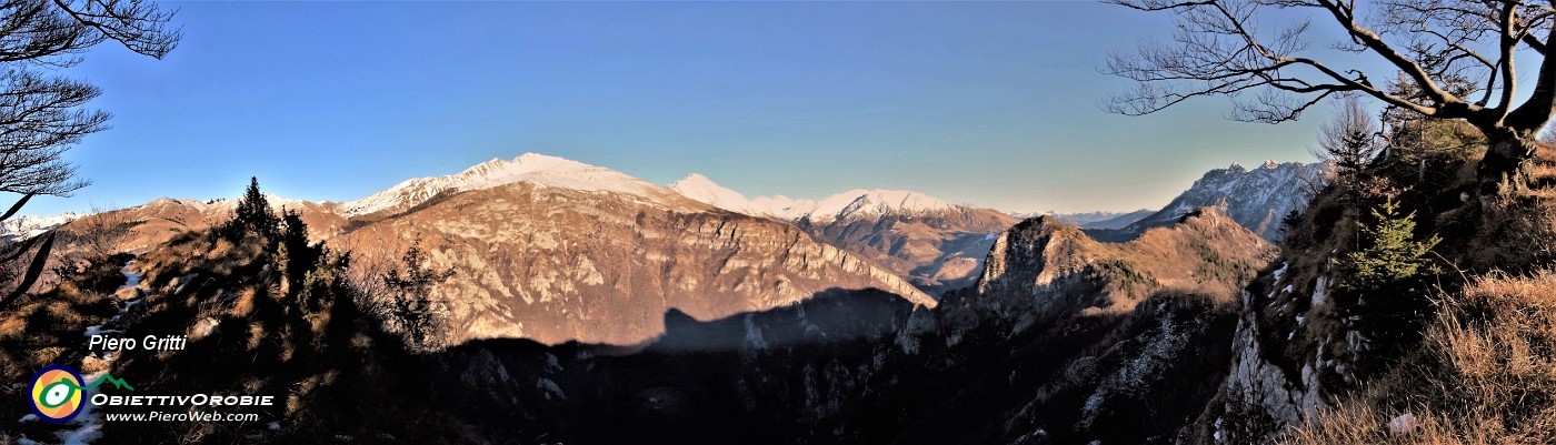 61 Vista sui dirupati versanti nord di Vaccareggio e Castello.jpg